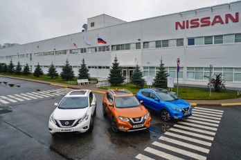  Nissan  -